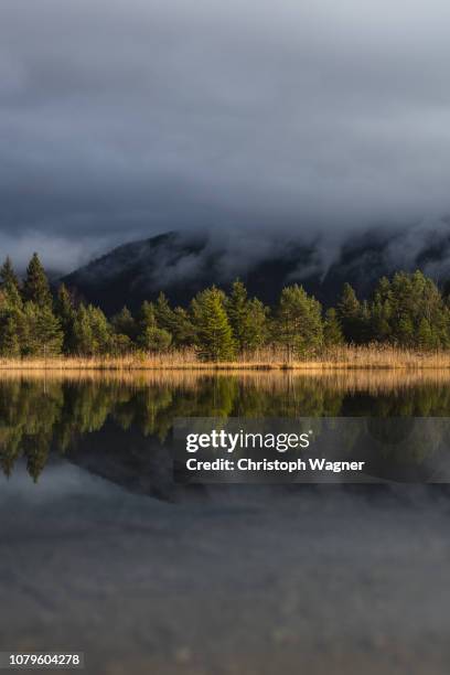 bayerische alpen - mittenwald und karwendel - mittenwald stock pictures, royalty-free photos & images