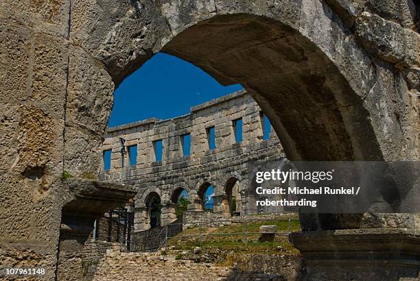 first century amphitheatre, sixth largest amphitheatre in the world, pula, istria, croatia, europe - pula stock-fotos und bilder