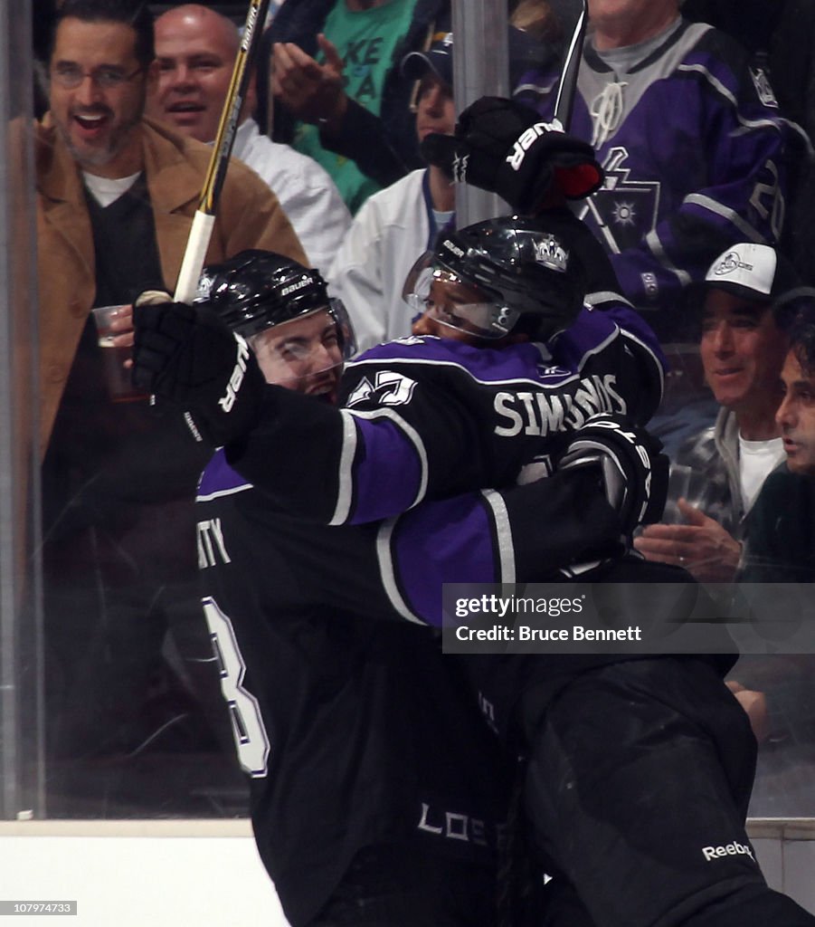 Toronto Maple Leafs v Los Angeles Kings