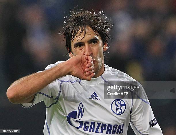 Spanish Raul 2,121 Spanish Striker Raul Stock Photos, High-Res Pictures, and Images ...