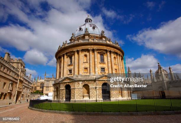 radcliffe camera - universidad-de-oxford fotografías e imágenes de stock