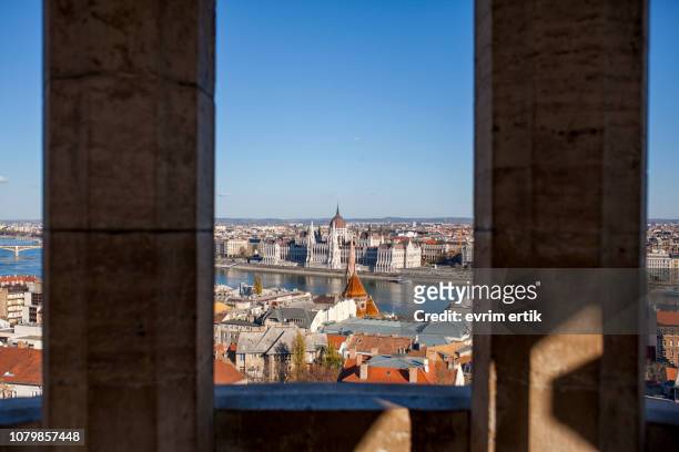 fisherman's bastion, budapest - fishermen's bastion stock pictures, royalty-free photos & images