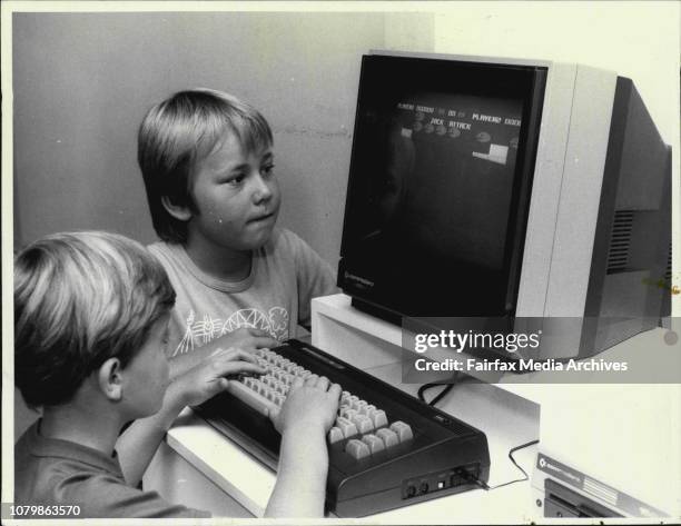 Computer Screen 1985 422 1985 Computer Stock Photos, High-Res Pictures, and Images - Getty ...