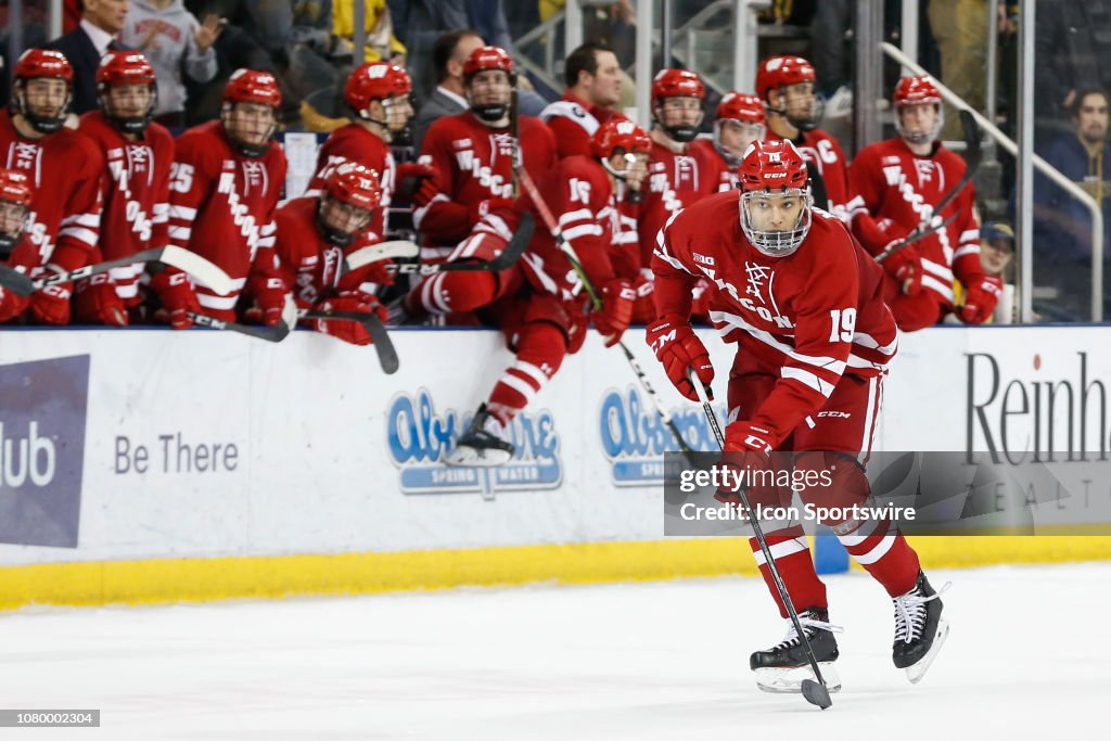 COLLEGE HOCKEY: NOV 24 Wisconsin at Michigan