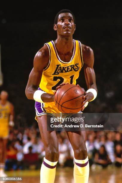 Michael Cooper of the Los Angeles Lakers shoots a free throw circa 1988 at The Forum in Inglewood, California. NOTE TO USER: User expressly...