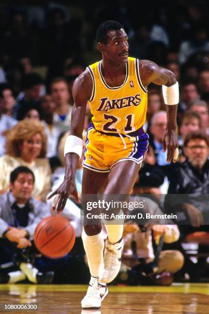 Michael Cooper of the Los Angeles Lakers handles the ball circa 1986 at The Forum in Inglewood, California. NOTE TO USER: User expressly acknowledges...