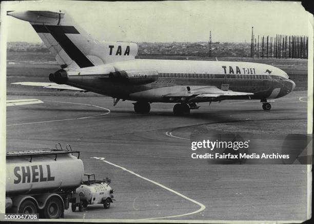 Fly Taa 132 Taa Mascot Photos & High Res Pictures - Getty Images