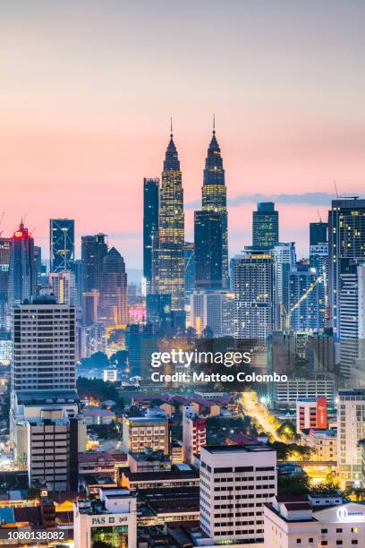 dawn over the twin towers, kuala lumpur, malaysia - kuala lumpur twin tower stock pictures, royalty-free photos & images