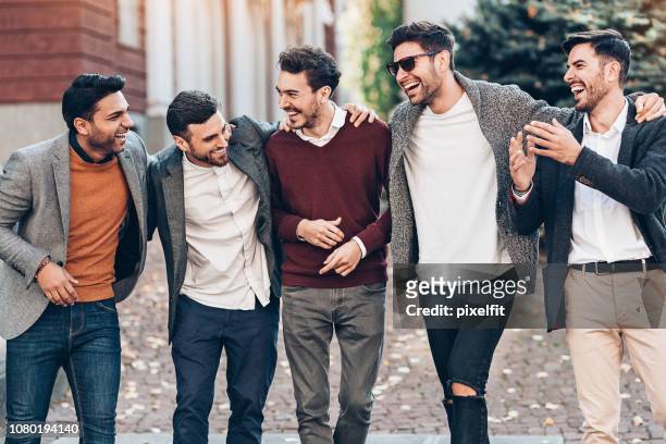 快樂的朋友 - 男性告別單身派對 個照片及圖片檔