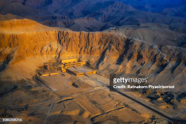 aerial view of the temple of hatshepsut near luxor in egypt - egypt archaeology stock pictures, royalty-free photos & images