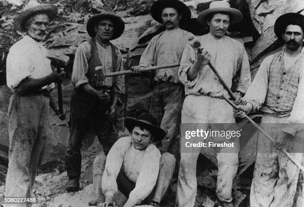 Italian emigrants of the early twentieth century. Italians who quarry stones in the Rio Grande. 1910.