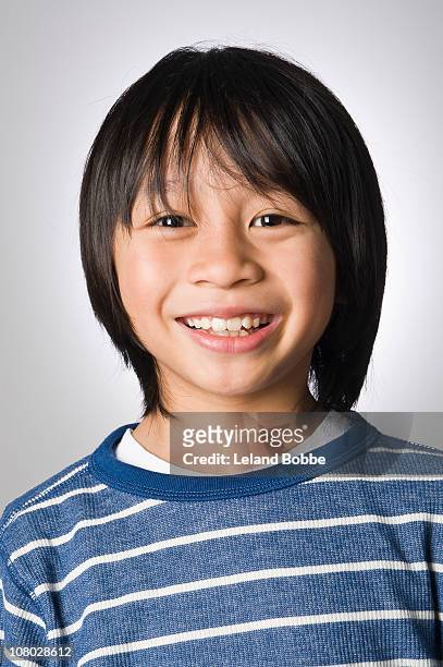portrait of a happy boy 9-11 years - 8 9 years 個照片及圖片檔