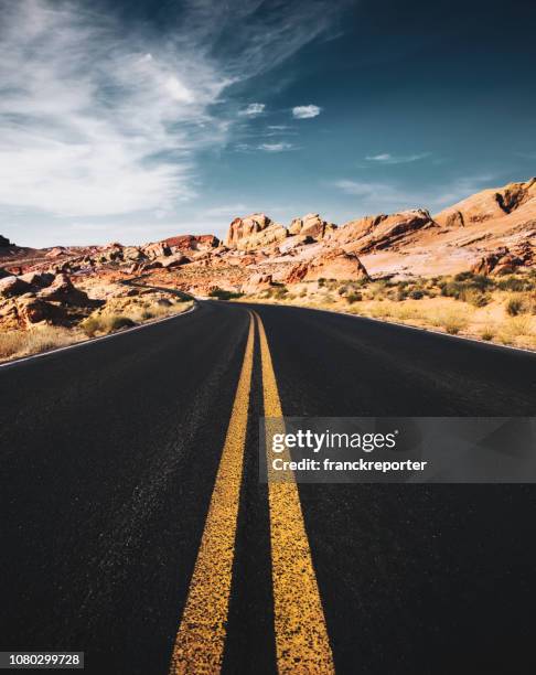 valley of fire state park road - nevada road stock pictures, royalty-free photos & images