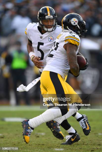 Stevan Ridley of the Pittsburgh Steelers takes the handoff from quarterback Joshua Dobbs against the Oakland Raiders during the second half of an NFL...