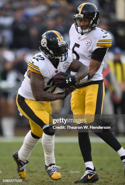 Stevan Ridley of the Pittsburgh Steelers takes the handoff from quarterback Joshua Dobbs against the Oakland Raiders during the second half of an NFL...