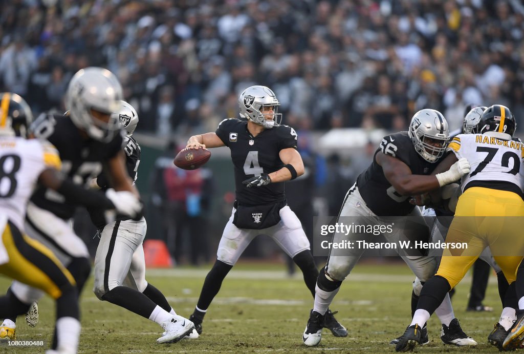 Pittsburgh Steelers v Oakland Raiders