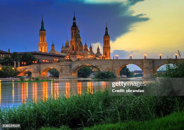 basilica del pilar, sunset in zaragoza - zaragoza province stock pictures, royalty-free photos & images