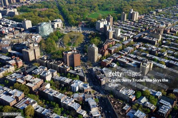 aerial view of grand army plaza brooklyn - brooklyn new york houses aerial stock pictures, royalty-free photos & images