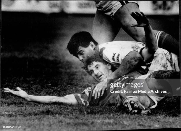 League.. St. George Vs Illawarra.. Played at Kogarah Oval.Tony Smith , Scott Gourley .Scott Gourley tackles Tony Smith. June 8, 1991. .