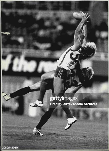 Warwick Capper files to take a mark at the SCG last night.Swan Vs Brisbane Bears played at the SCG Yesterday. March 10, 1987. .