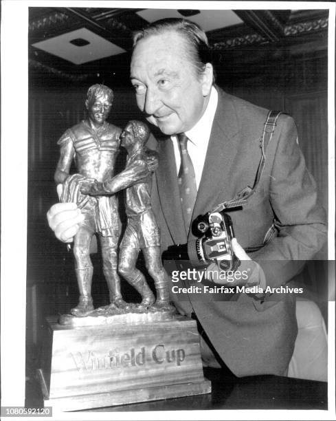 Sun Megastar John O'Gready pictured with the Winfield Cup, which was designed from O'Greadys award winning picture of Norm Provan and Arthur Summons....