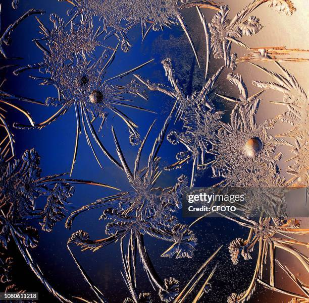 In the cold winter, ice crystals will form on the glass when the temperature difference between inside and outside is very large, forming various ice...