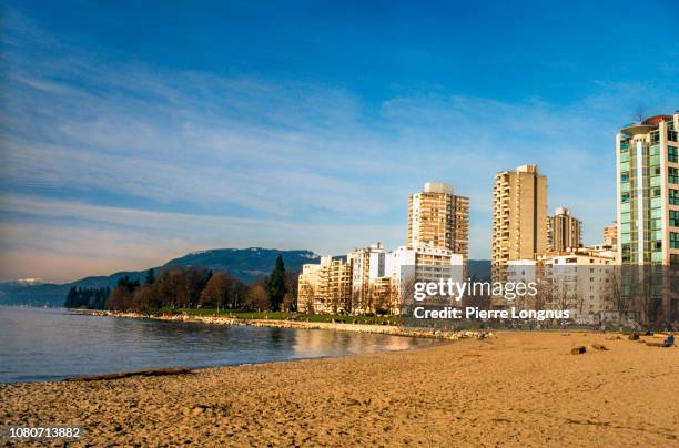 the beach of english bay in vancouver canada near the west end neighborhood and stanley park - english bay stock-fotos und bilder