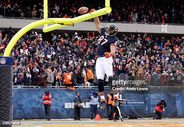 Tight end Kellen Davis of the Chicago Bears dunks the ball over the goal post after scoring on a 39-yard catch in the fourth quarter against the...