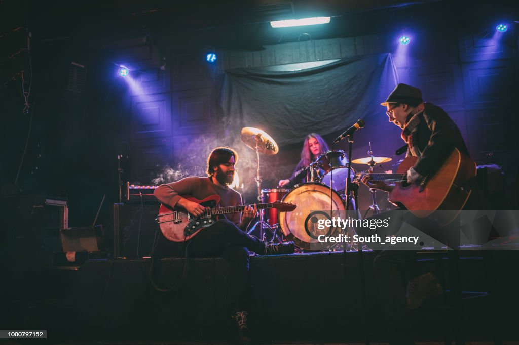 Talentierte Gruppe junger Musiker