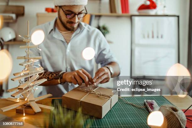 sorpresa per i miei colleghi - avvolto foto e immagini stock