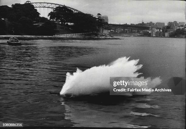 Hmas Cables Melbourne. New catapult system which returns cable instead of... News Photo - Getty Images