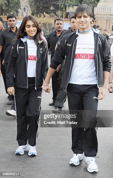 Vivek Oberoi with wife Priyanka Alva during the Standard Chartered Mumbai Marathon 2011 race, in Mumbai on January 16, 2011.