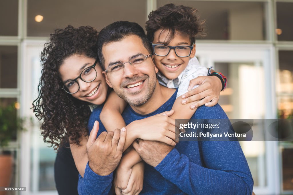 Retrato de familia feliz