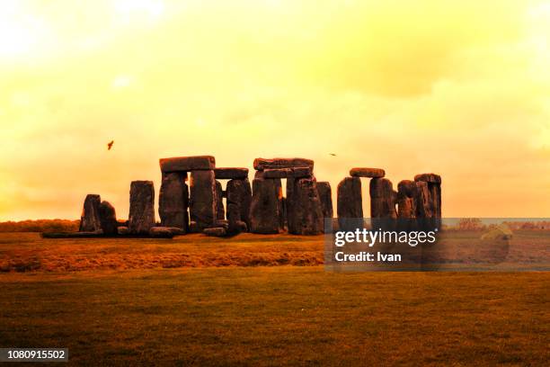 sunset, stonehenge, wiltshire, england, uk, europe - amesbury stock pictures, royalty-free photos & images