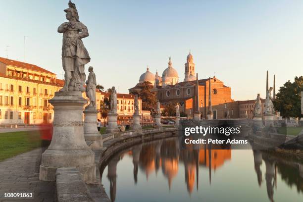 prato della valle, padova, italy - pádua imagens e fotografias de stock