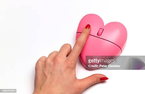 internet dating heart shaped pink mouse - internet dating bildbanksfoton och bilder