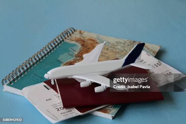 passports and boarding passes with map. travel, trip, vacation concept - modellflygplan bildbanksfoton och bilder