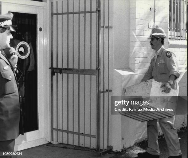 Bomb Diffusion 46 Bomb Diffusing Stock Photos, High-Res Pictures, and Images - Getty ...