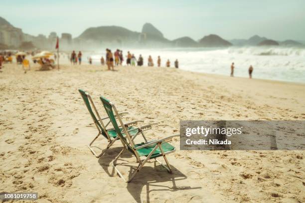 copacabana beach, rio de janeiro, brazil - copacabana imagens e fotografias de stock