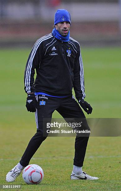 Ruud van Nistelrooy in action during the training session of Hamburger SV on January 18, 2011 in Hamburg, Germany.