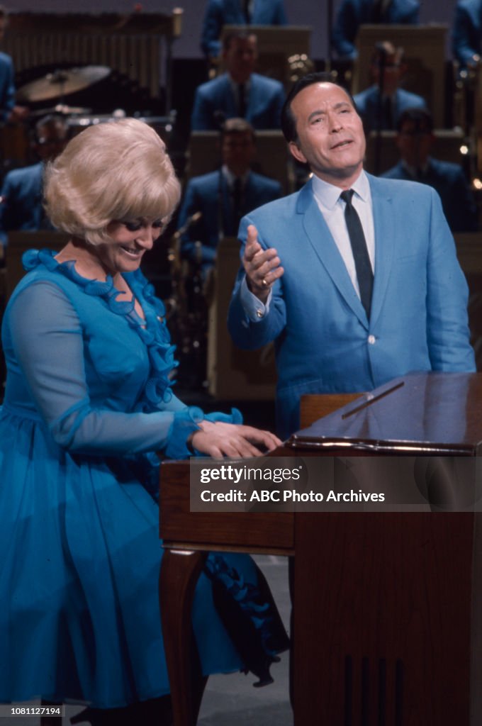 George Cates Cast members performing on 'The Lawrence Welk Show'. News Photo - Getty ...