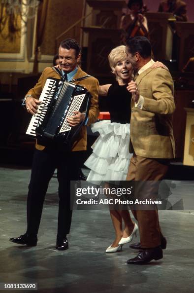 George Cates Cast members performing on 'The Lawrence Welk Show'. News Photo - Getty ...