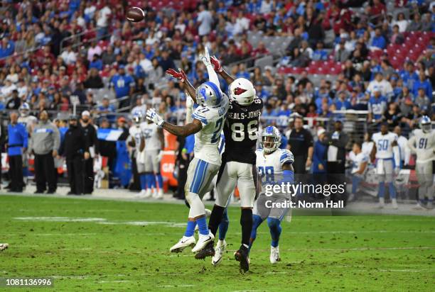 Glover Quin of the Detroit Lions defend a pass against Ricky Seals-Jones of the Arizona Cardinals at State Farm Stadium on December 09, 2018 in...