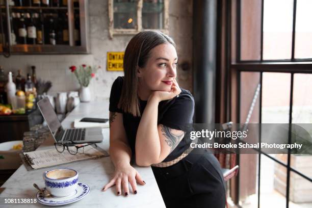 woman working at a restaurant - young woman gray hair stock pictures, royalty-free photos & images