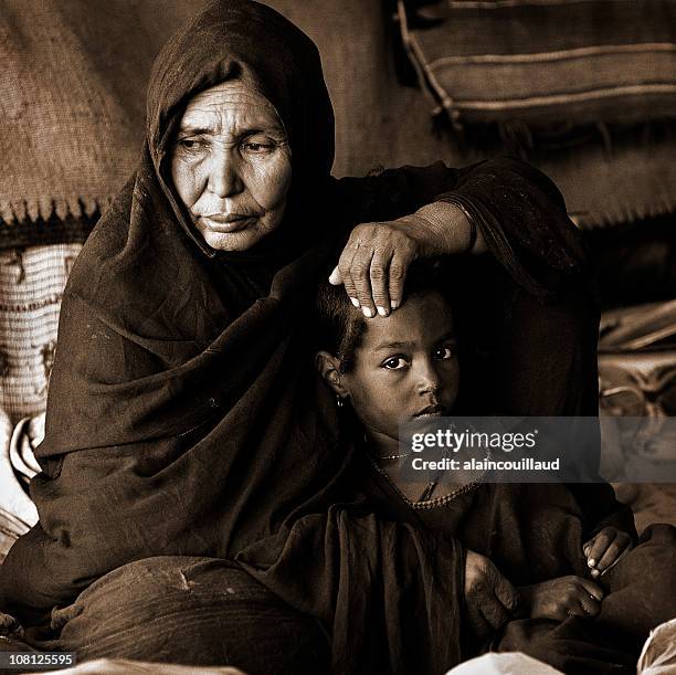 tuareg mãe e filha - berbere - fotografias e filmes do acervo