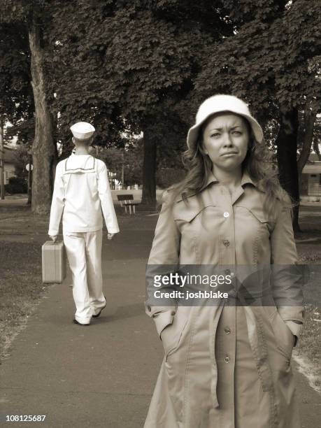 young woman sad that sailor is leaving - 1940 18-21 stock pictures, royalty-free photos & images