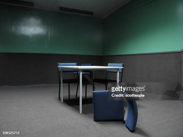 polizei vernehmung zimmer - interrogation room stock-fotos und bilder