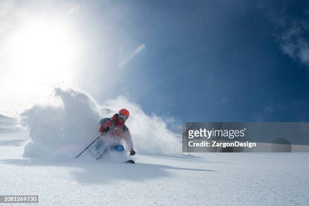 esquí en polvo - powder snow fotografías e imágenes de stock