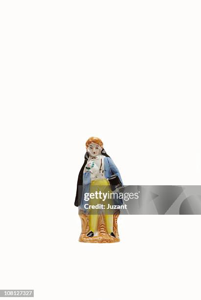 male ceramic figurine holding flowers - príncipe encantado imagens e fotografias de stock