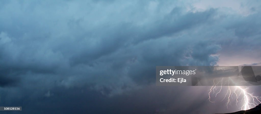 Lighthning-thunderstorm